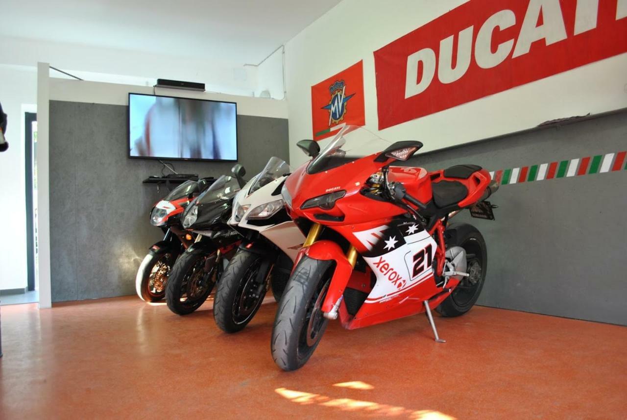 Italian Piston House Sport Moto Rent Millesimo Exterior foto