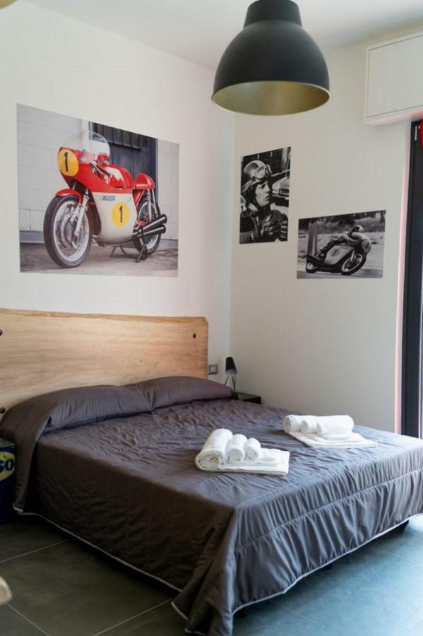 Italian Piston House Sport Moto Rent Millesimo Exterior foto