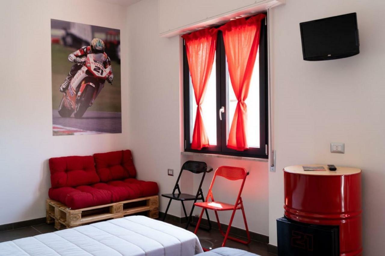 Italian Piston House Sport Moto Rent Millesimo Exterior foto