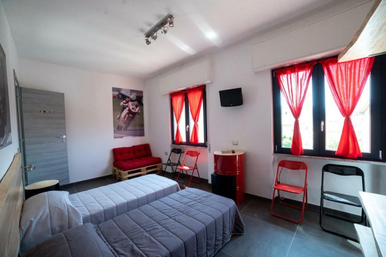 Italian Piston House Sport Moto Rent Millesimo Exterior foto